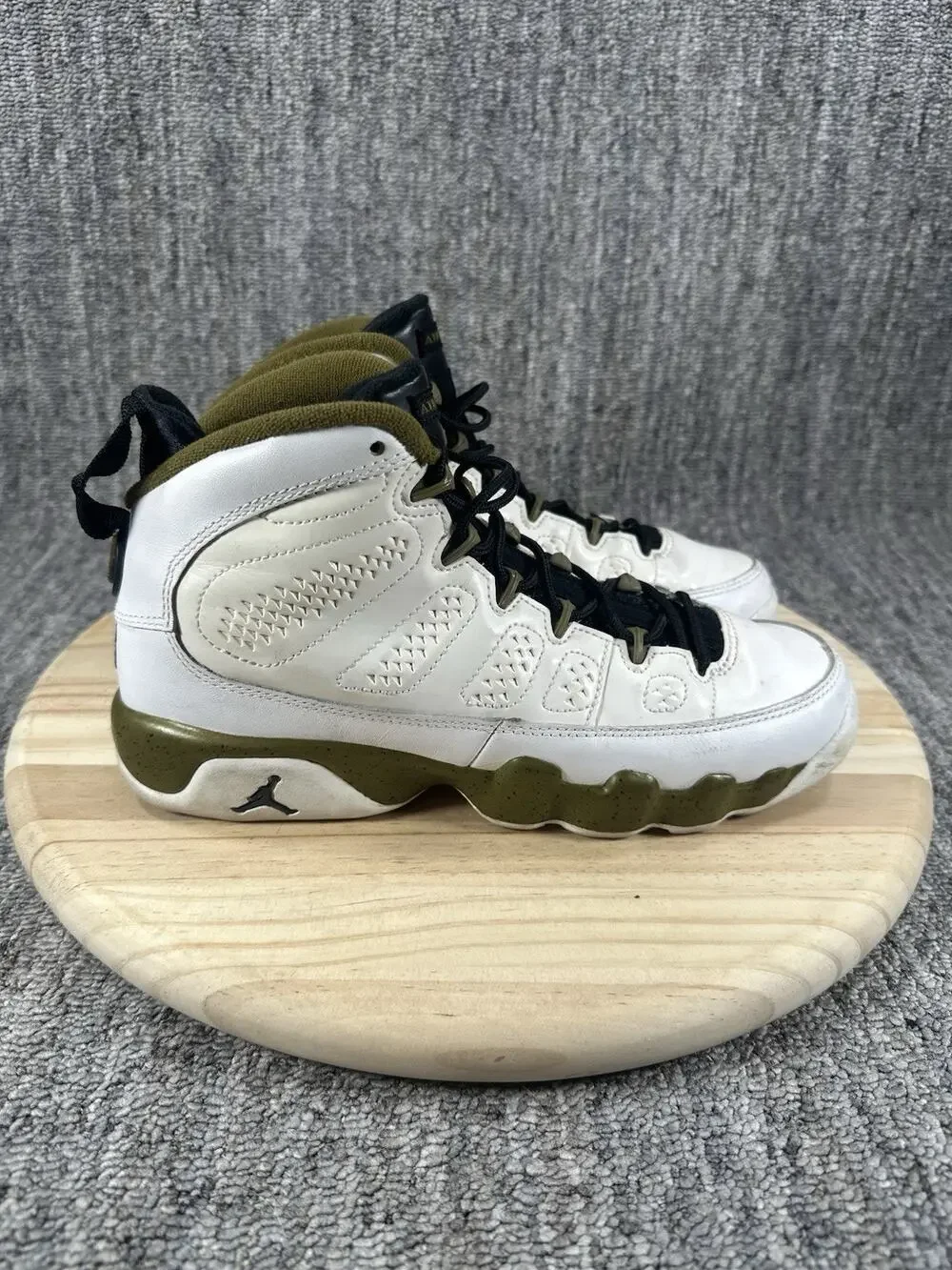 Nike Air Jordan 9 Retro Statue Boys Size 6.5Y 302359-109